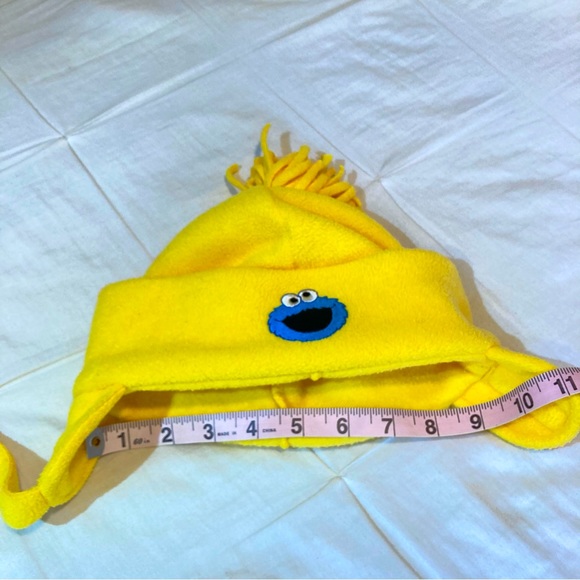 Sesame Street | Unisex, Yellow Cookie Monster Fleece Hat & Mittens o/s Toddlers - Picture 3 of 7